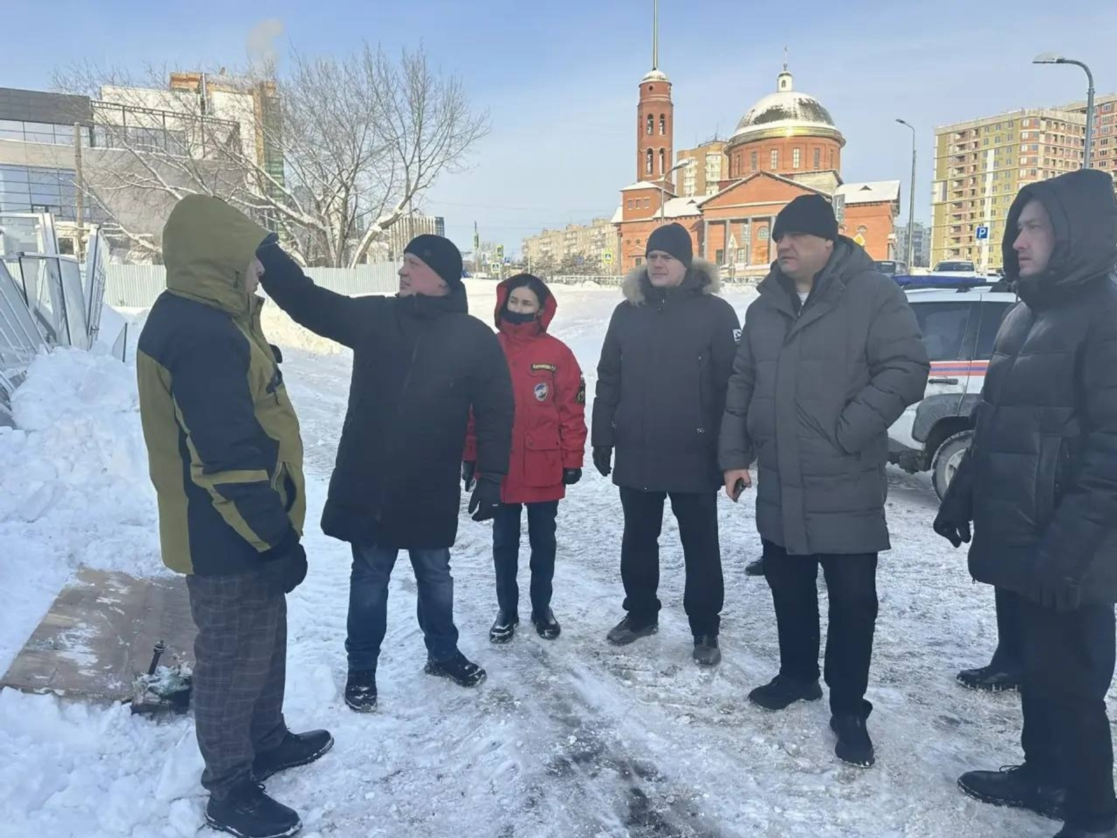 В Уфе чиновники прибыли на место сгинувшего под снегом крупного склада