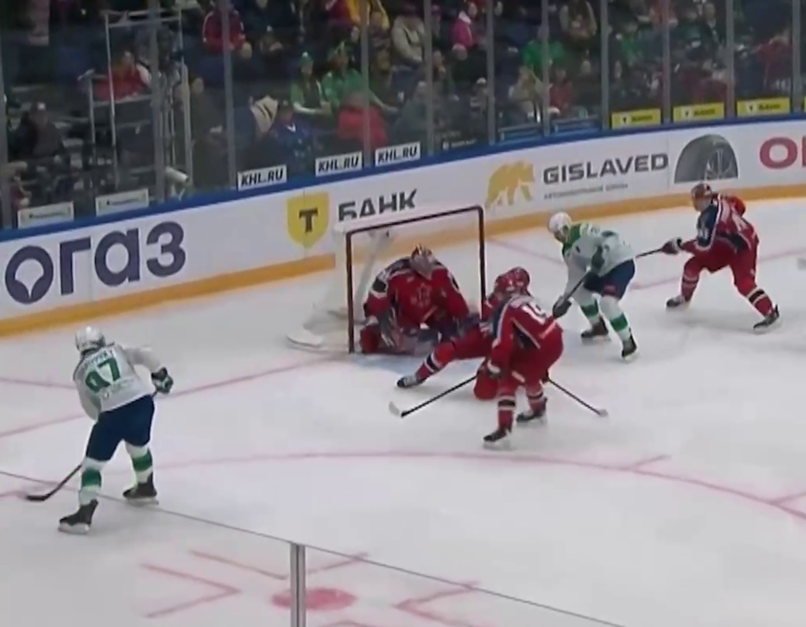 «Салават Юлаев» в серии послематчевых буллитов победил ЦСКА