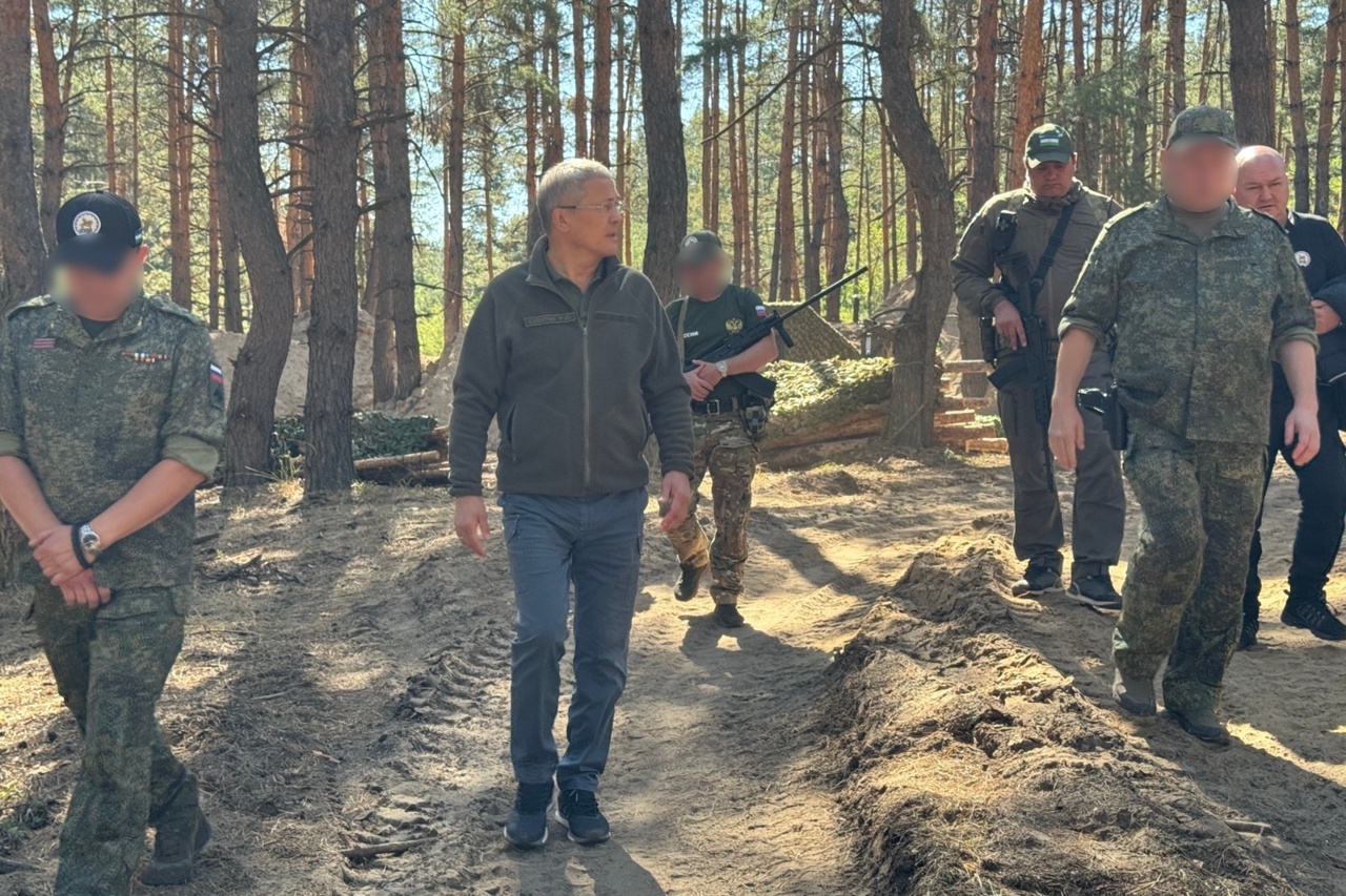 Радий Хабиров приехал к бойцам полка «Башкортостан»