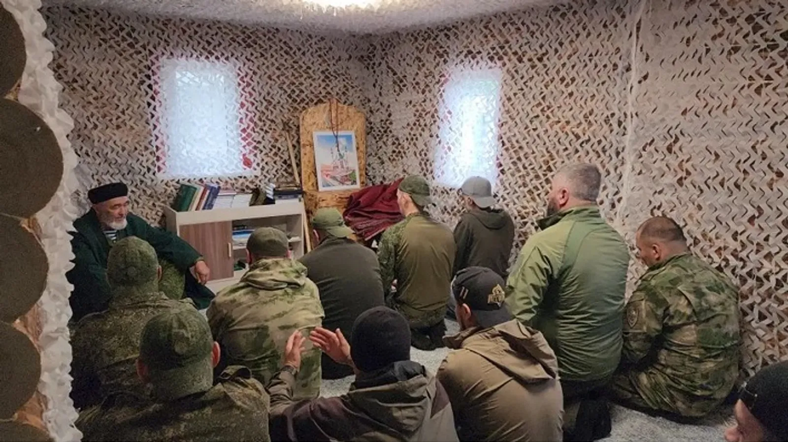 Бойцы из Башкирии совершили праздничный намаз прямо на передовой
