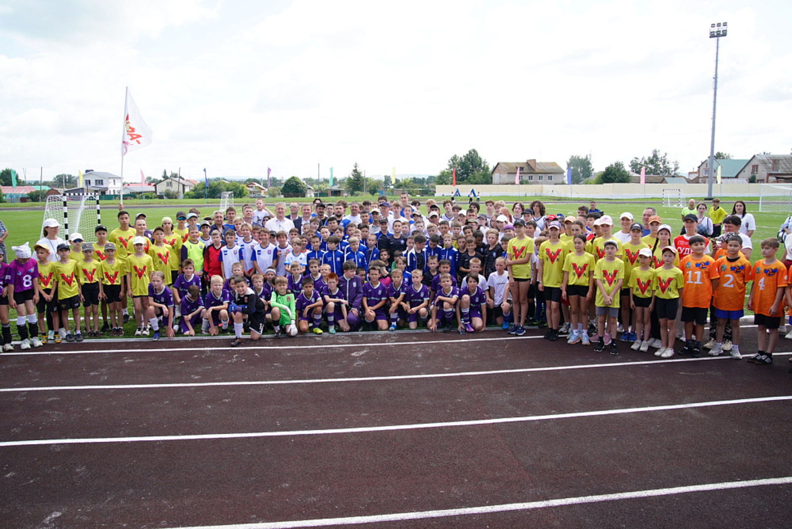 Радий Хабиров посетил обновлённый стадион «Спартак» в Мелеузе