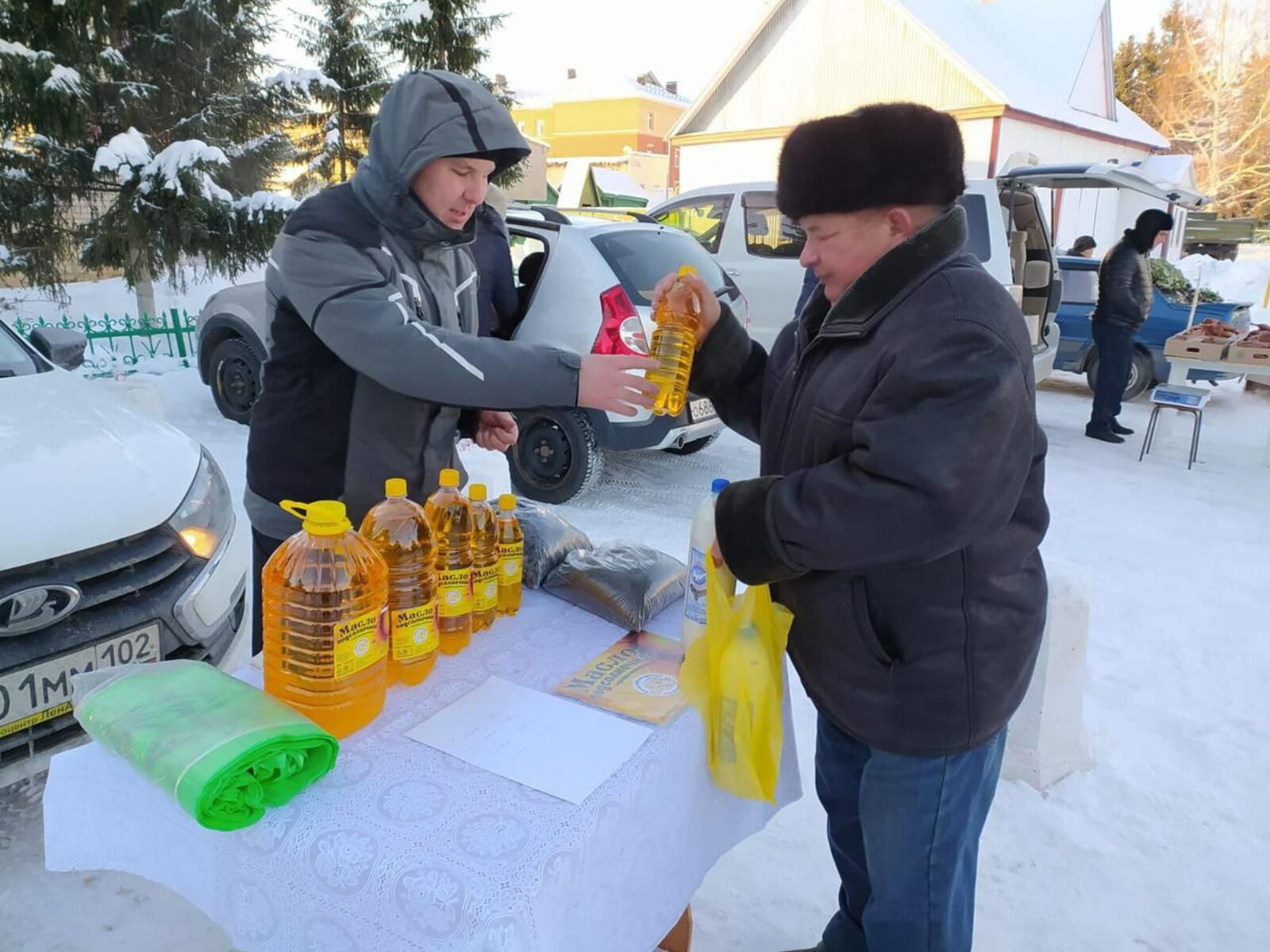Радий Хабиров рассказал о производителе подсолнечного масла из Стерлибашево