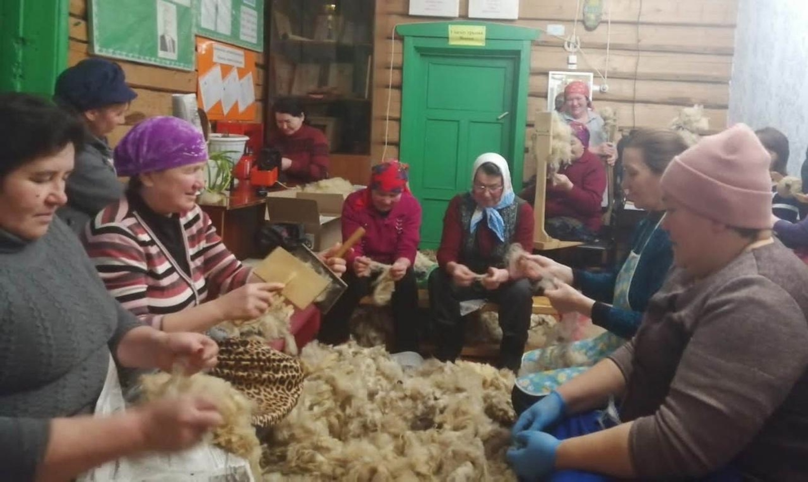 В Башкирии деревенские женщины вяжут для воинов носки