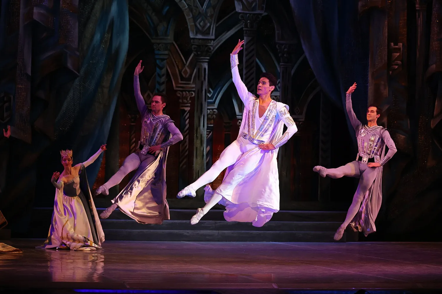 Александр ДАНИЛОВ  «Раймонда» — одна из самых сложных постановок Юрия Григоровича.