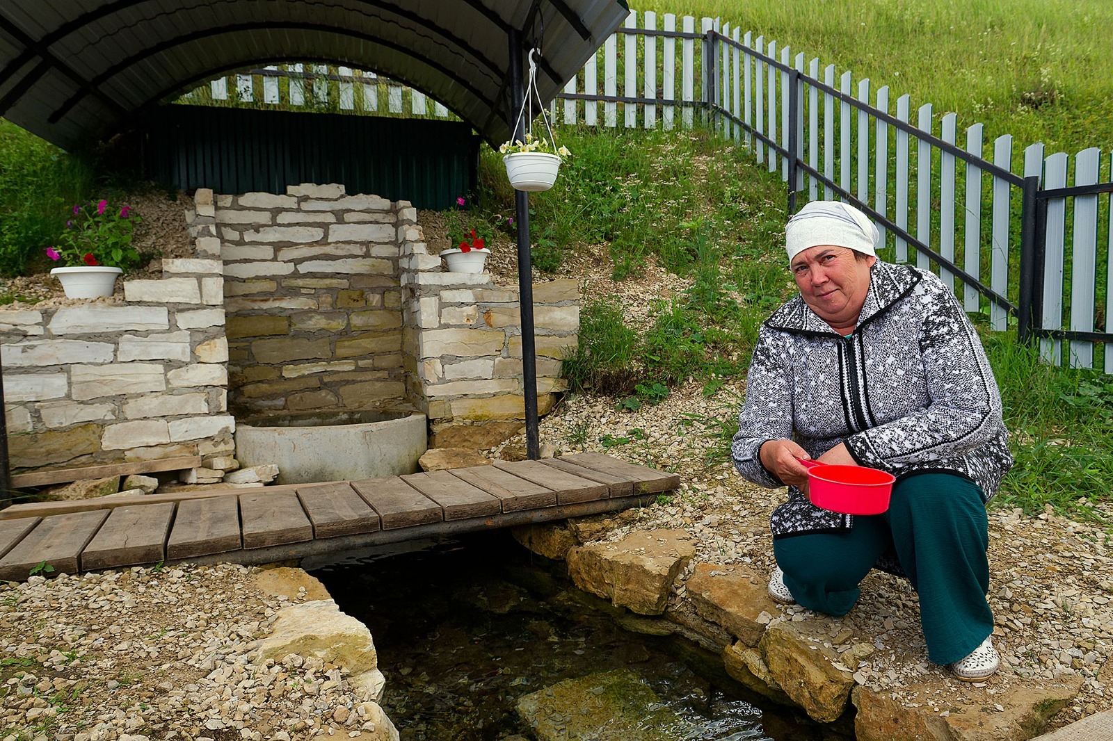 Альберт ЗАГИРОВ  Родник благоустраивали сообща.