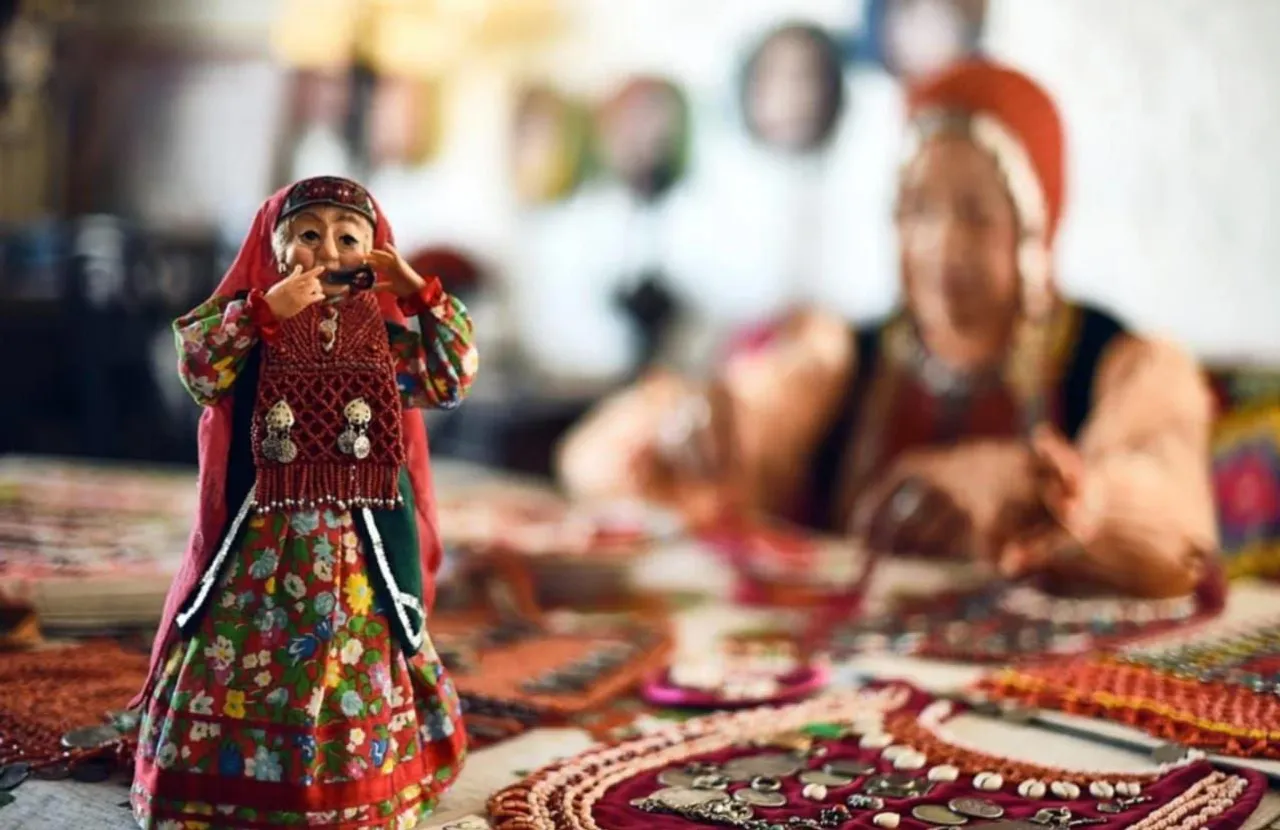 В коллекции — разные версии украшений.