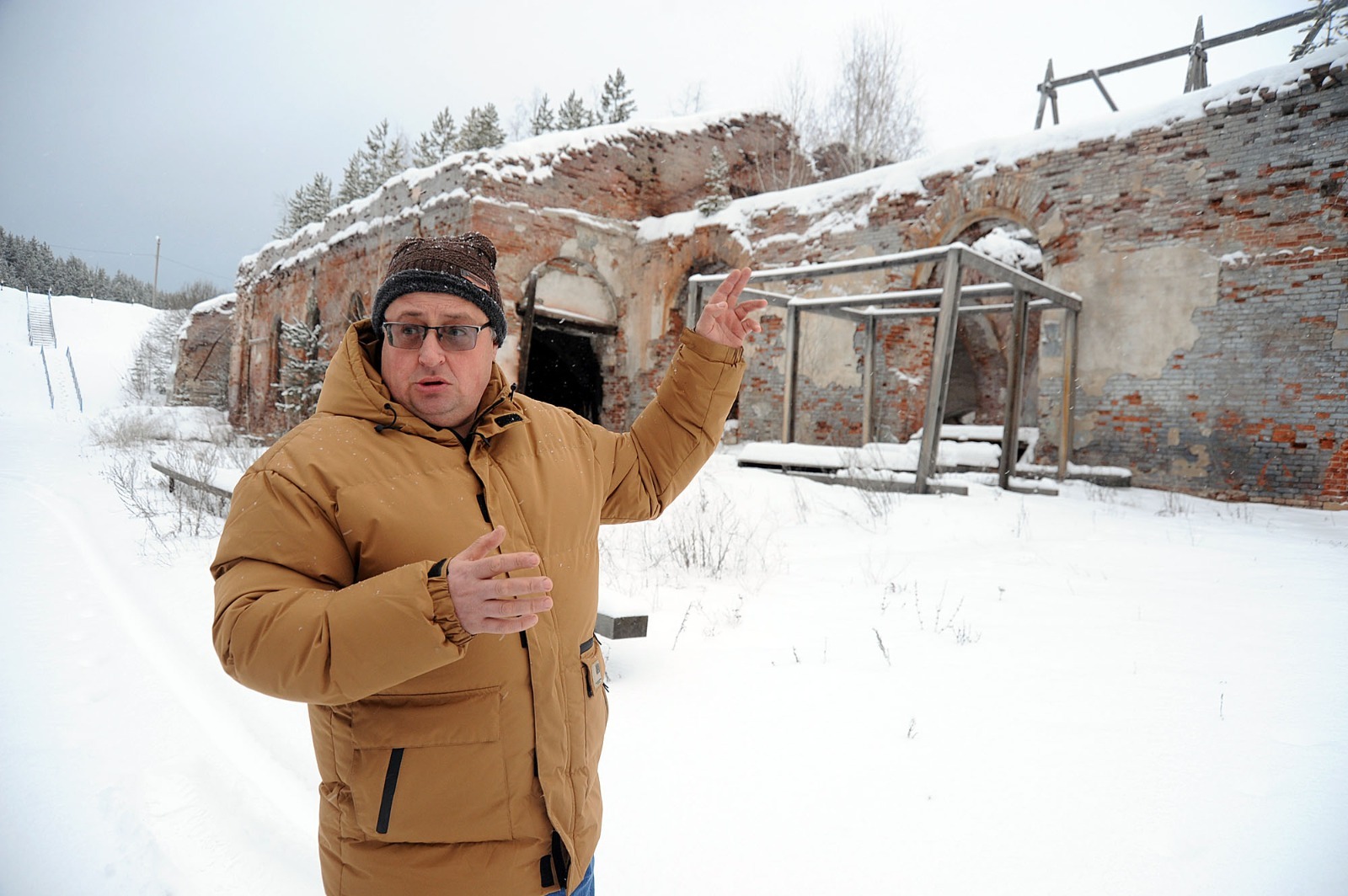 Ринат РАЗАПОВ  Сергей Варганов ратует за сохранение старинного завода.