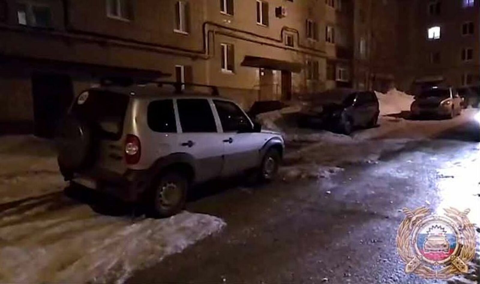 В Башкирии водитель на «Ниве» проехал по лежавшему во дворе мужчине