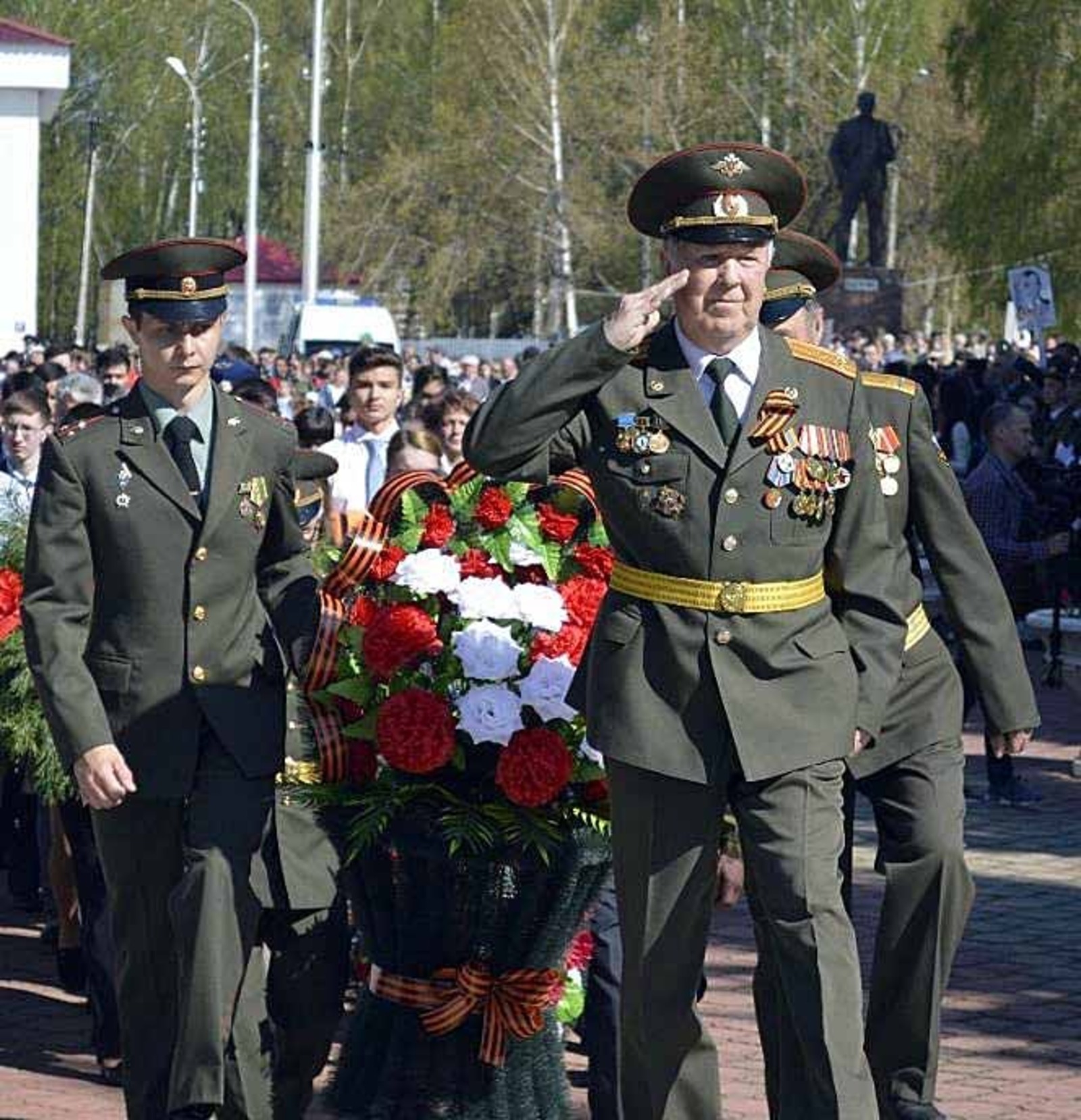 Рустам САНГОВ  Парад в честь Дня Победы возглавляет подполковник Даутов.