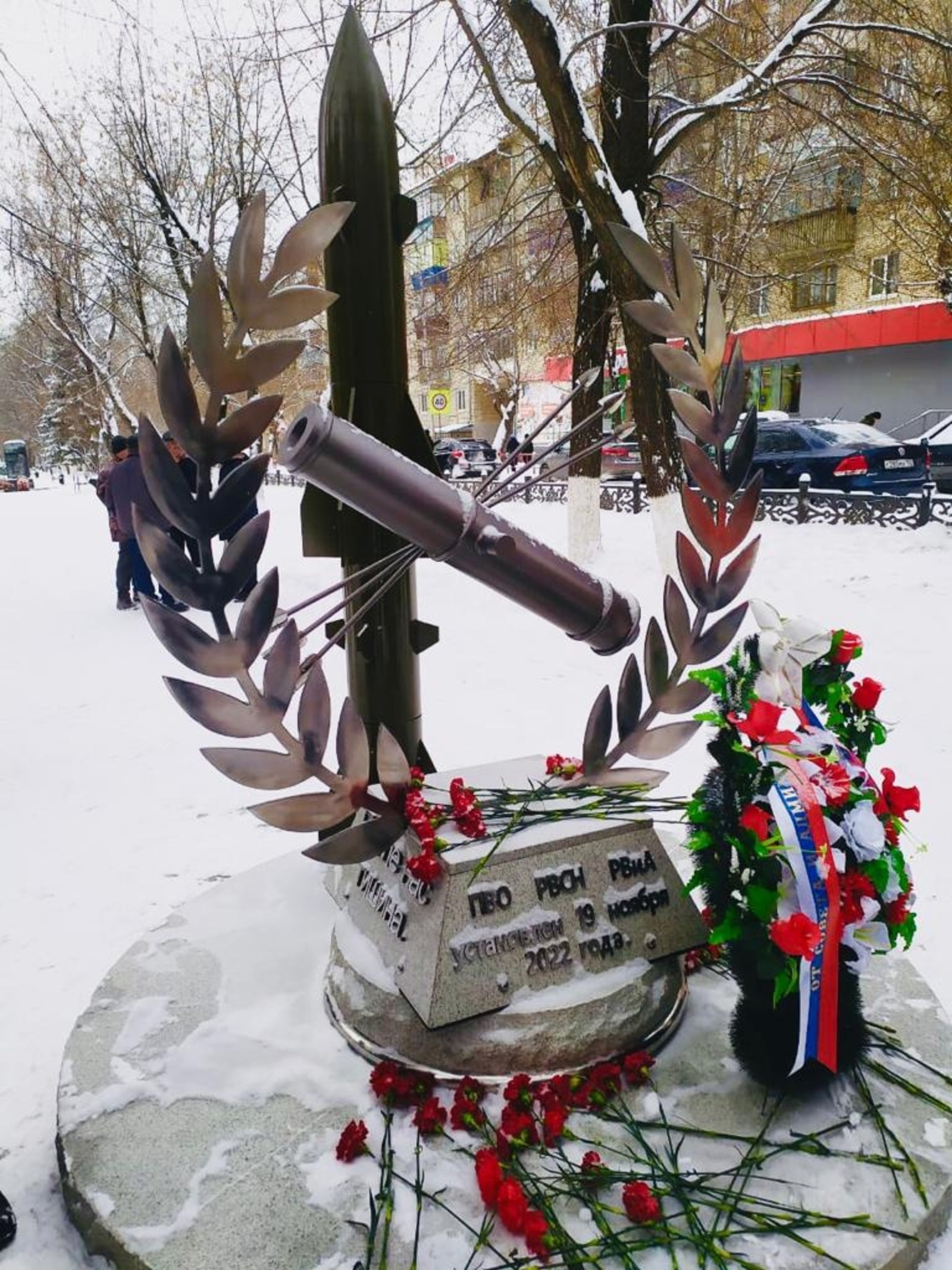 В Белорецке открылся памятник ракетчикам и артиллеристам