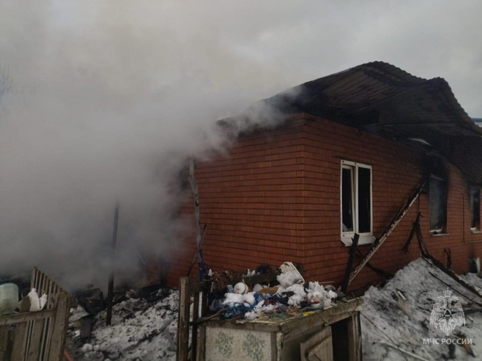 В Башкирии из-за детской игрушки загорелся дом многодетной семьи
