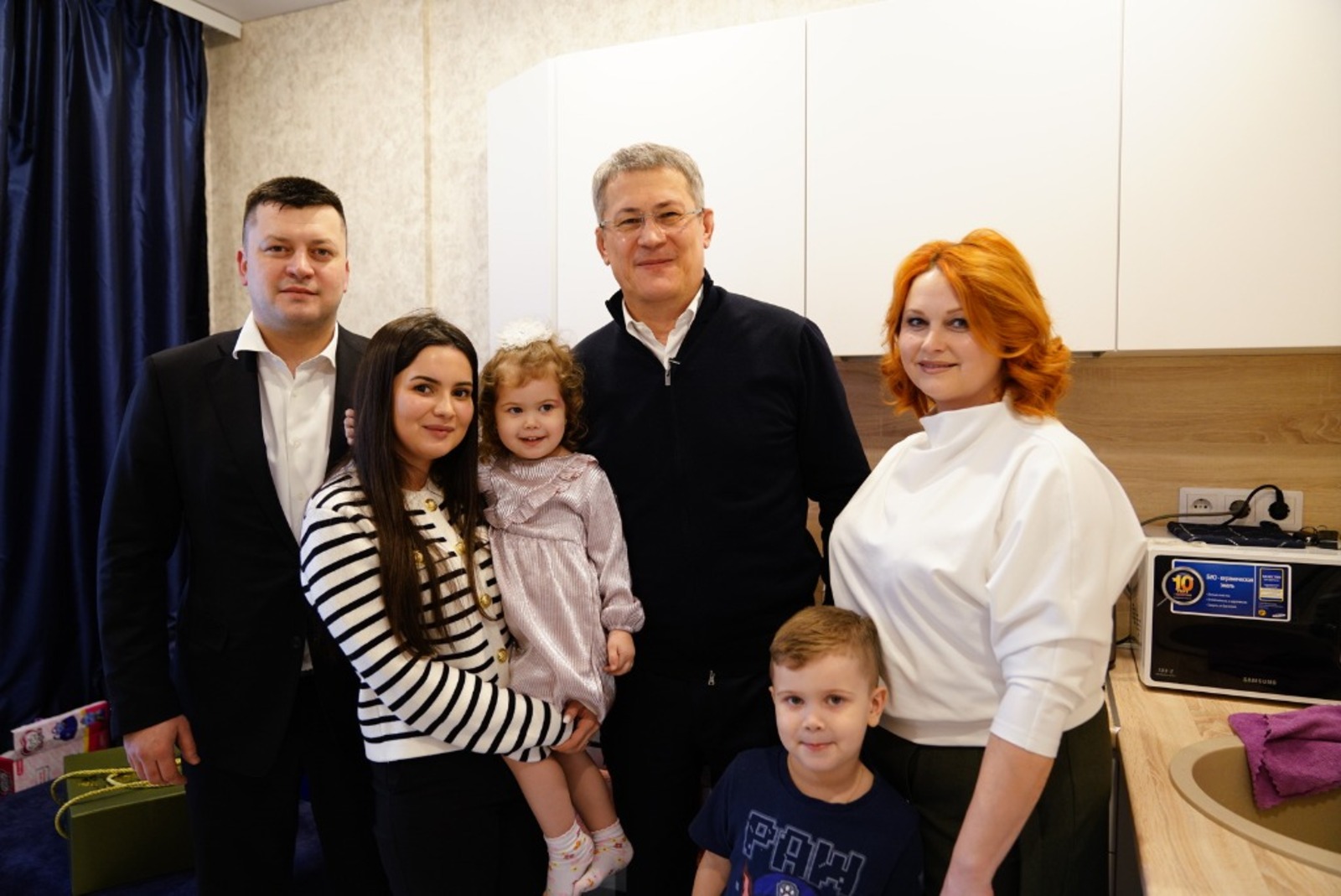 Радий Хабиров навестил в Уфе вдову и детей погибшего в спецоперации бойца