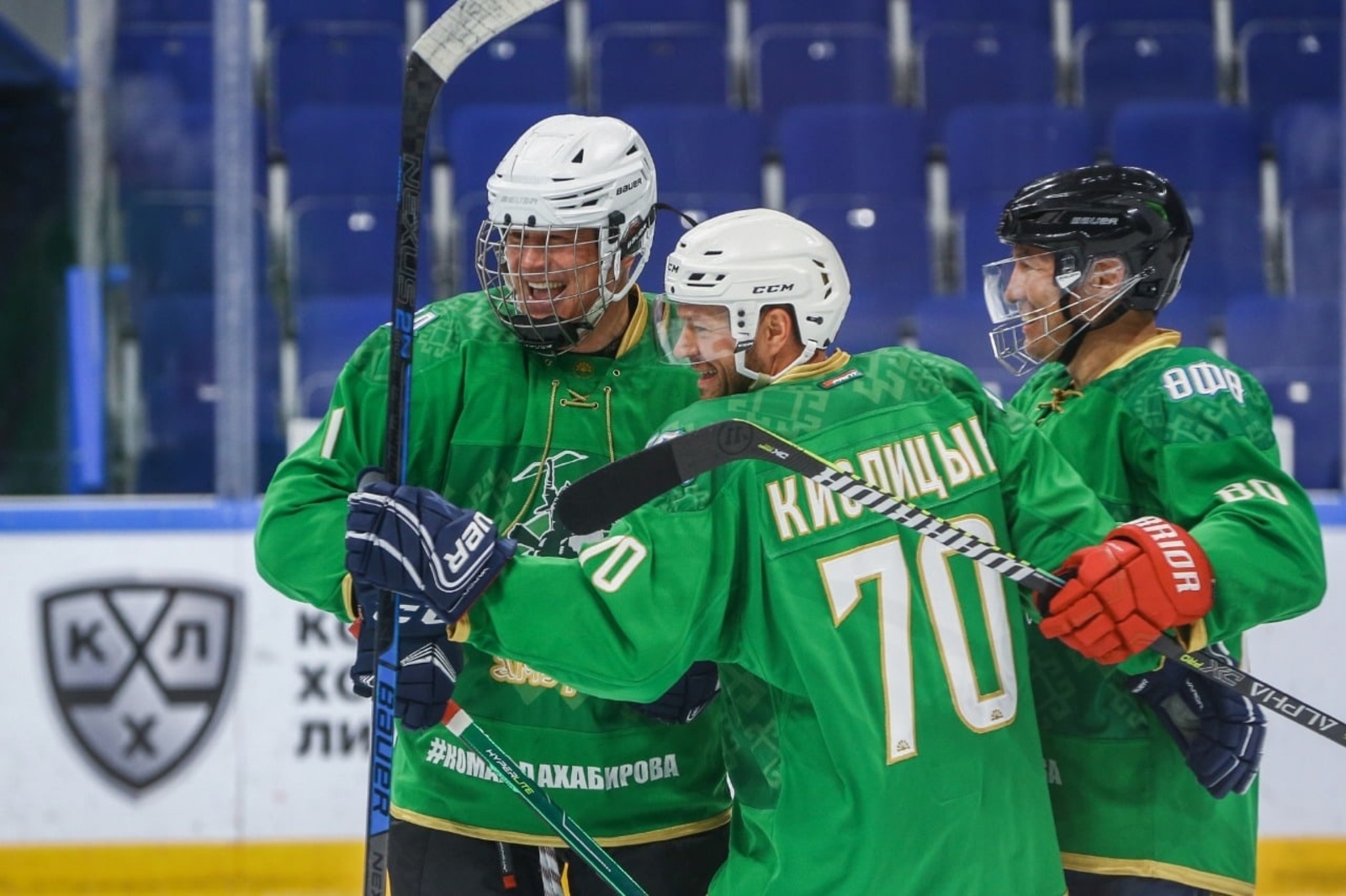 Радий Хабиров и Бату Хасиков сыграли в одной команде в хоккейном матче