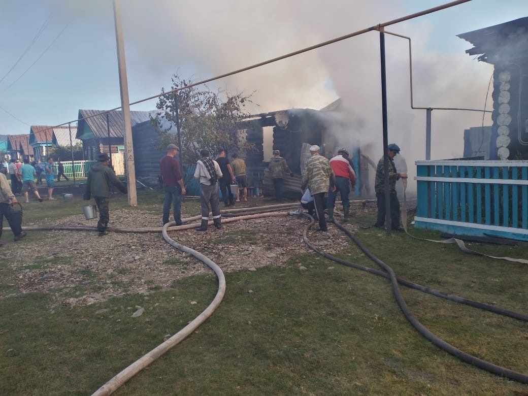 В Бурзянском районе Башкирии сгорел дом, погибли женщина и ребенок