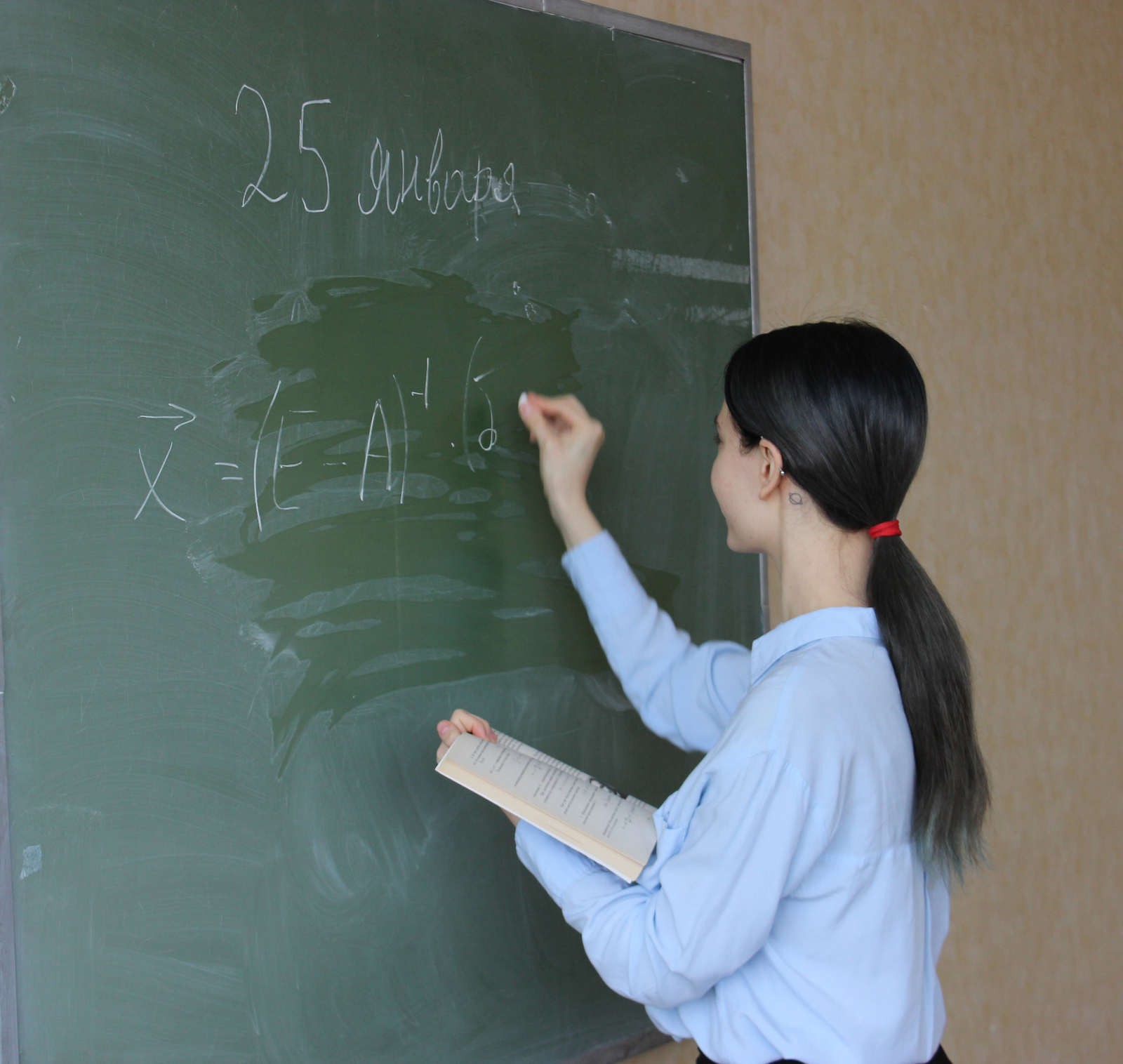 Школьные знания детям даются все сложнее. // Фото автора.