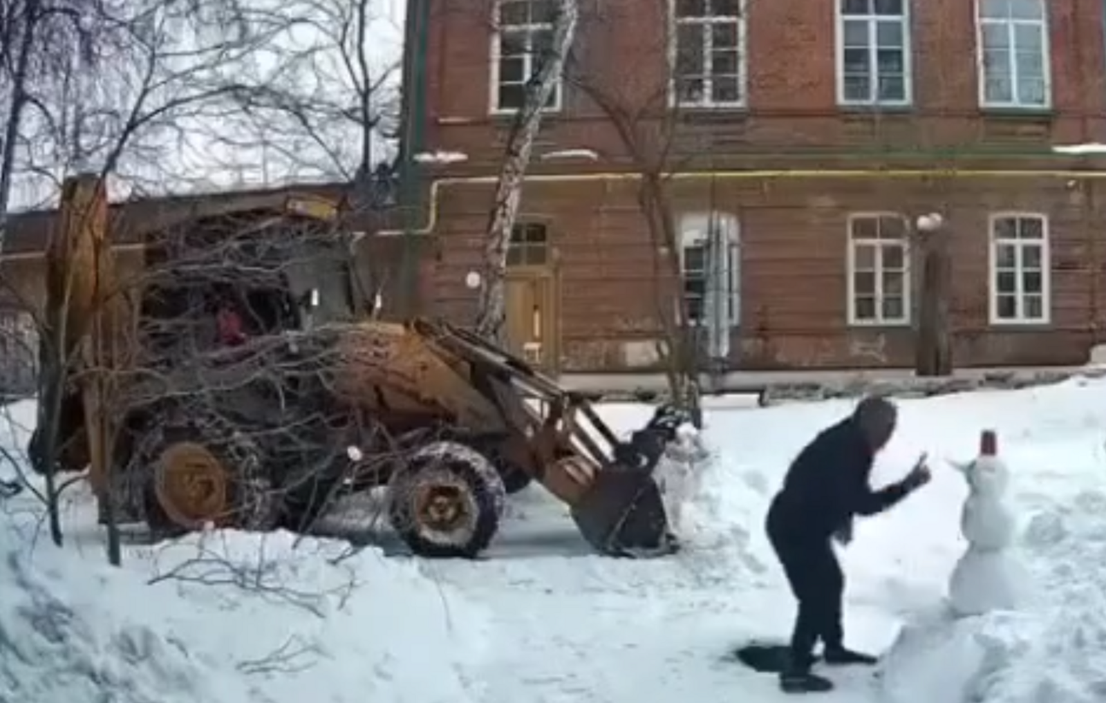 Не падай! Радий Хабиров поделился добрым видеороликом