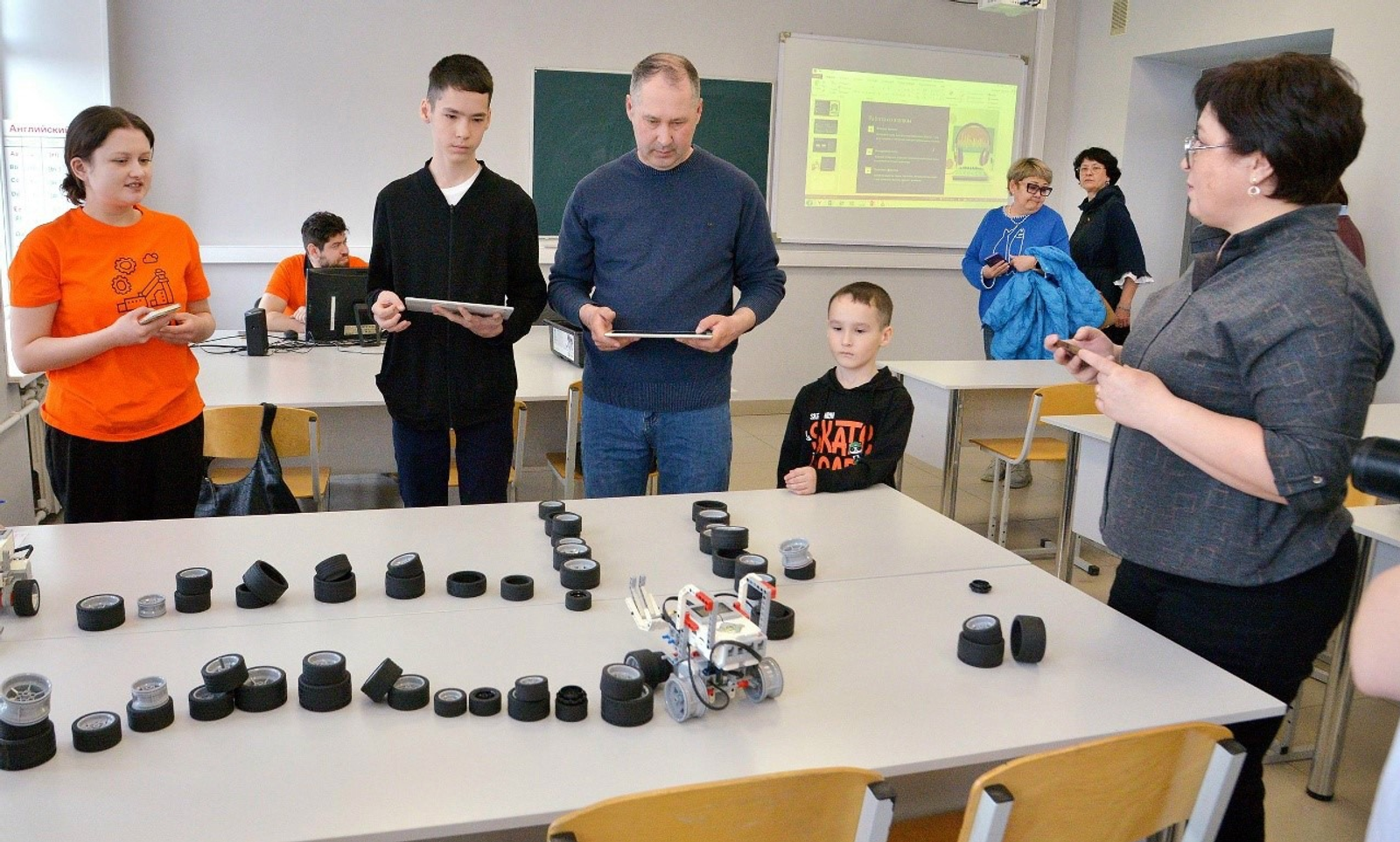 Раиль КАЛИМУЛЛИН  Между собой соревновались десять активных и технически одаренных семей.