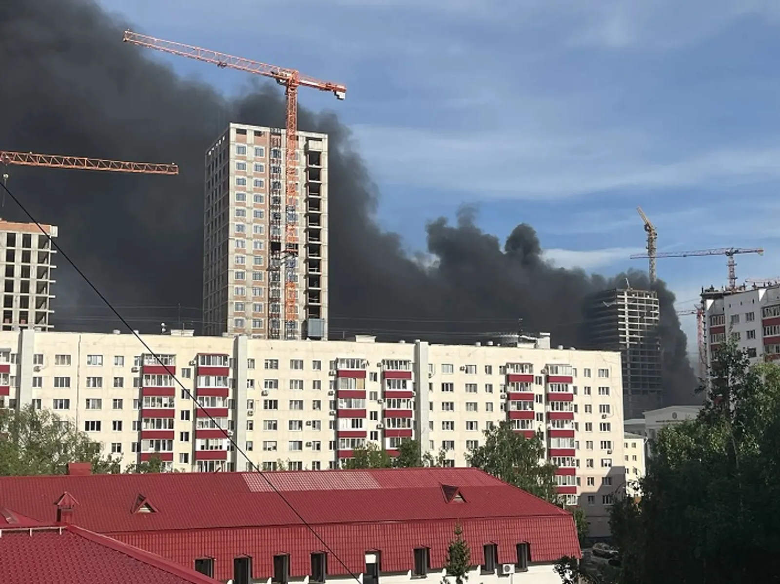 В центре Уфы вспыхнул пожар на стройплощадке