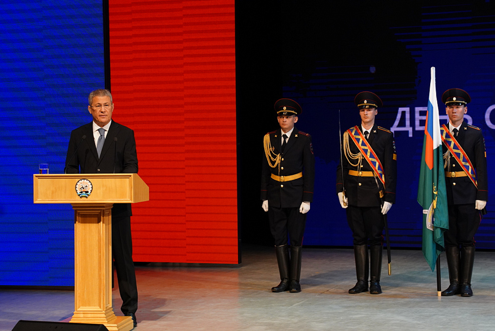 Глава Башкирии поздравил сотрудников СКР с профессиональным праздником