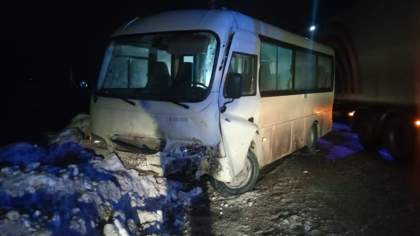 В Башкирии в массовом ДТП пострадали четыре человека