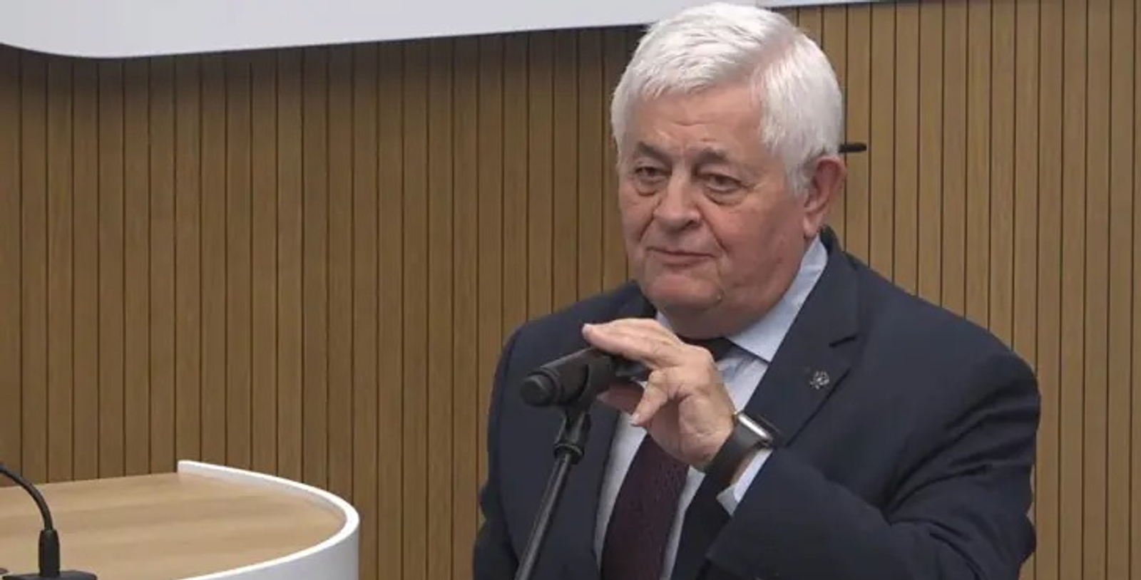 Глава Башкирии присвоил госслужащим высокие звания