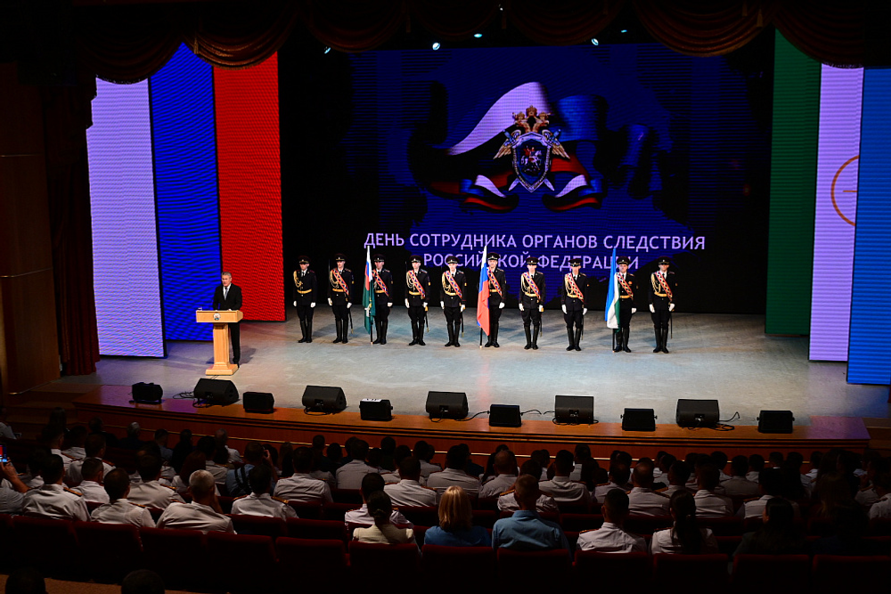 Глава Башкирии поздравил сотрудников СКР с профессиональным праздником