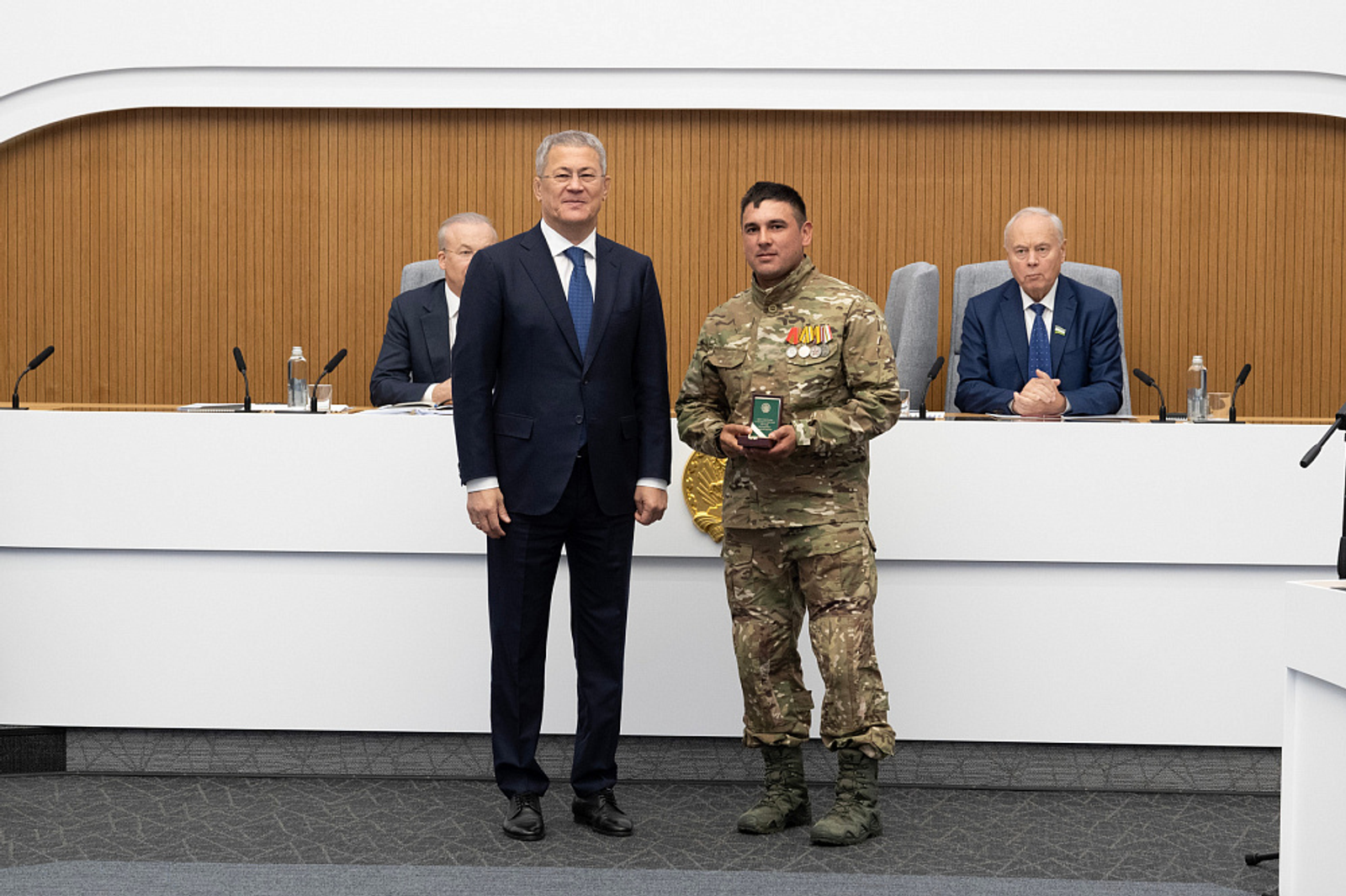 Радий Хабиров вручил орден генерала Шаймуратова участнику СВО Антону Айдуганову