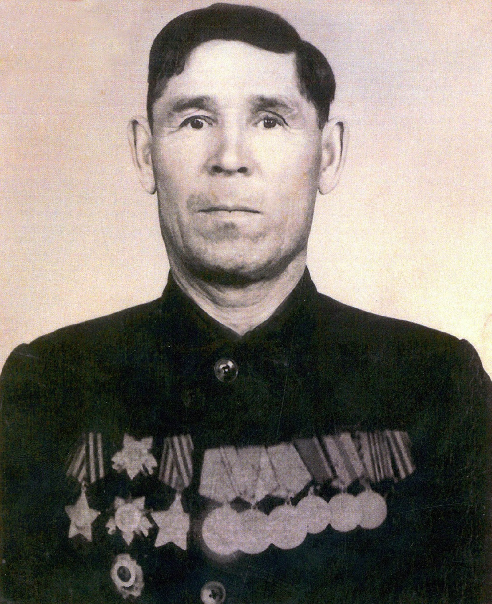 Артиллерист Ибрагимов получил множество боевых наград.