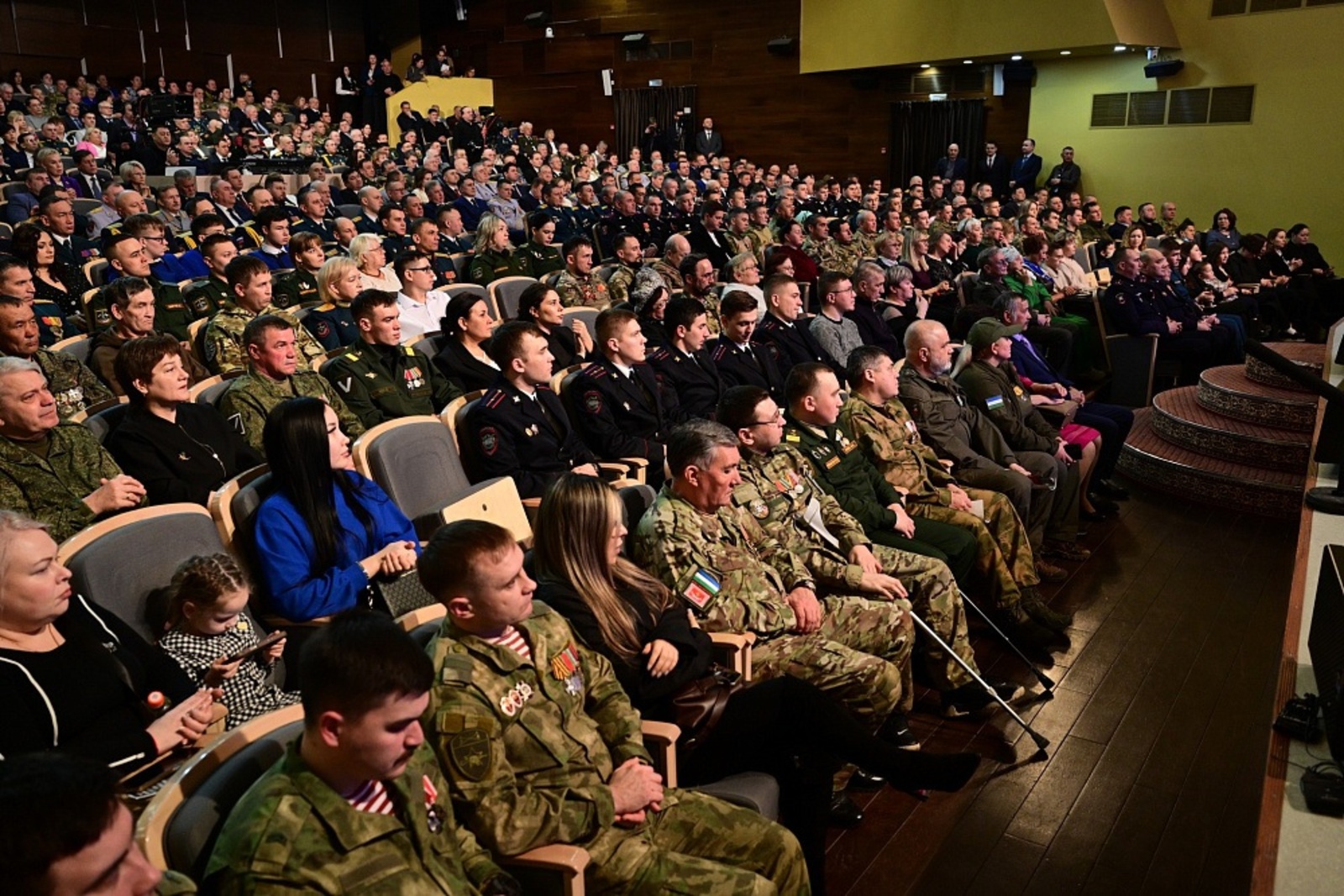 Радий Хабиров поздравил жителей Башкирии с Днём защитника Отечества