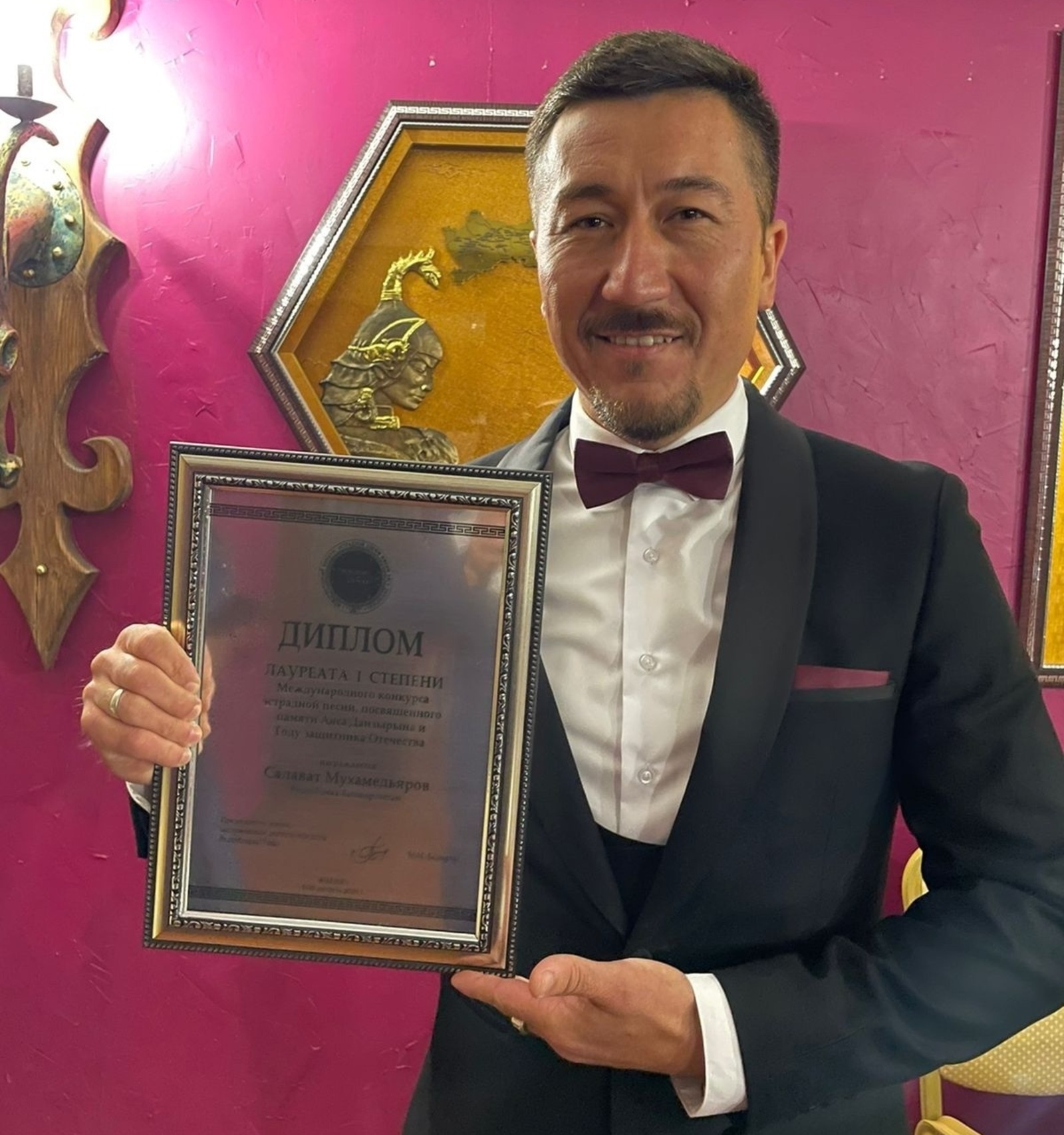 Салават Мухамедьяров победил в международном песенном конкурсе «Алдын согун»