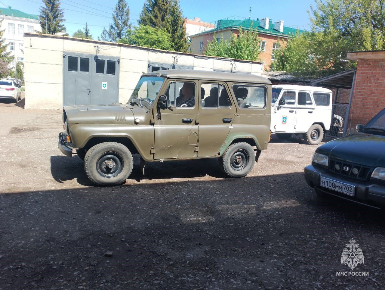 Сотрудники МЧС Башкирии передали бойцам СВО два автомобиля «УАЗ»