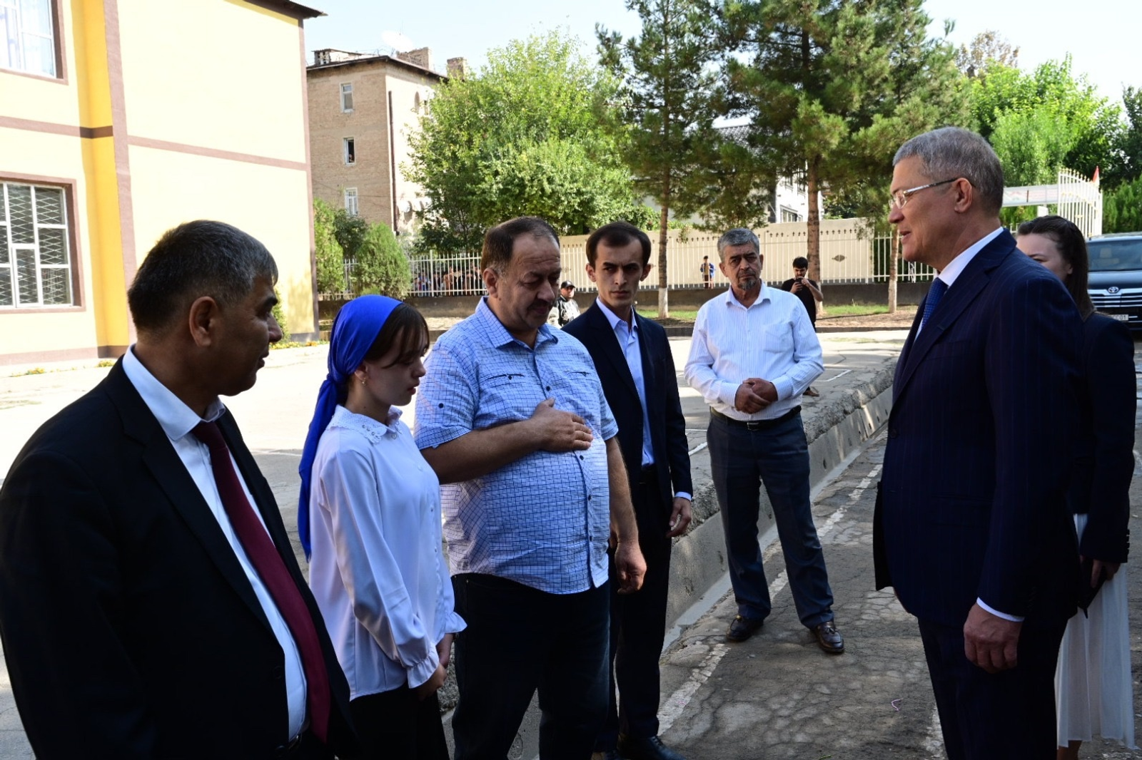 Радий Хабиров навестил семью таджикского студента, спасшего тонущих детей в Уфе