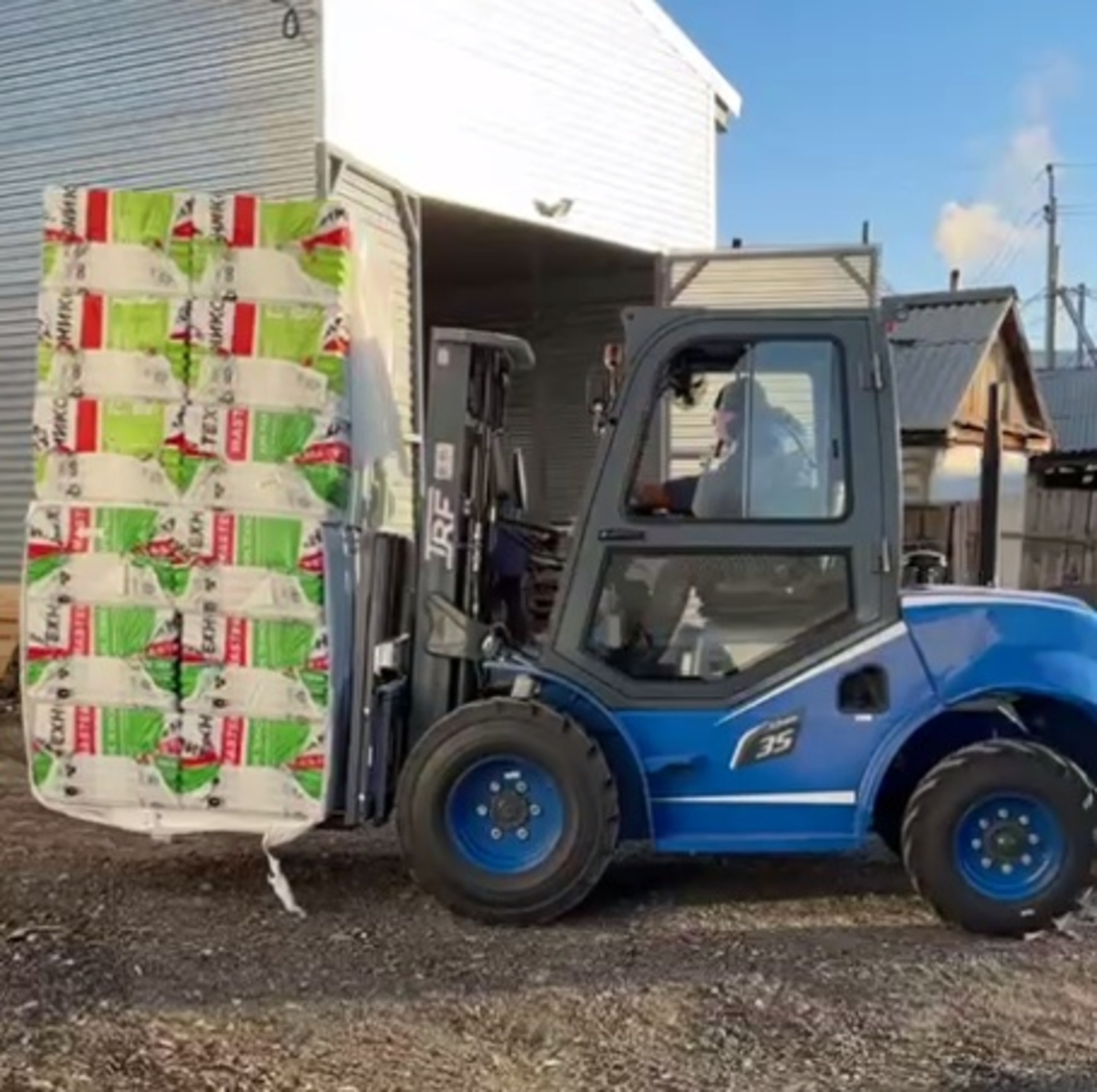 Ветерану СВО помогли в Башкирии получить автопогрузчик