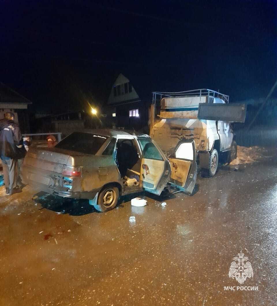 В Башкирии в ночном ДТП травмированы шесть детей. Один из подростков погиб