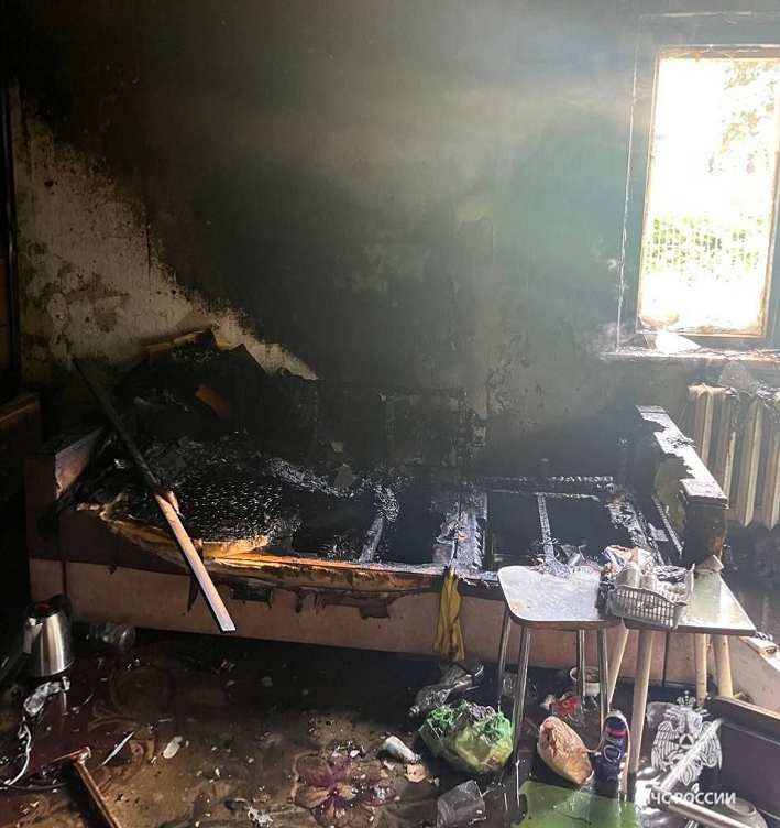 В Уфе жилец пятиэтажки отравился дымом при пожаре