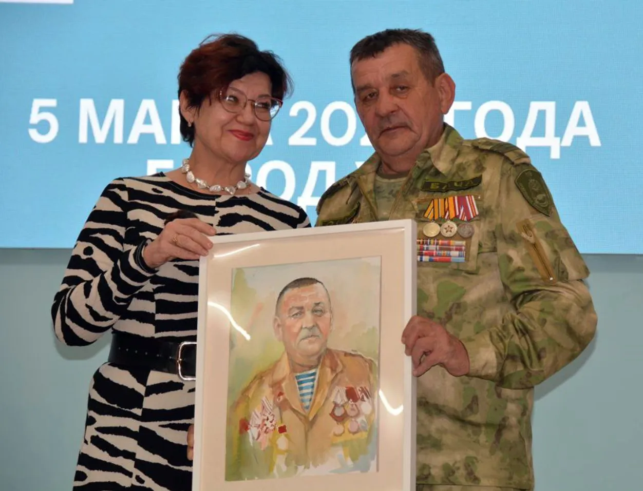 автора Портреты героев вручили их близким.