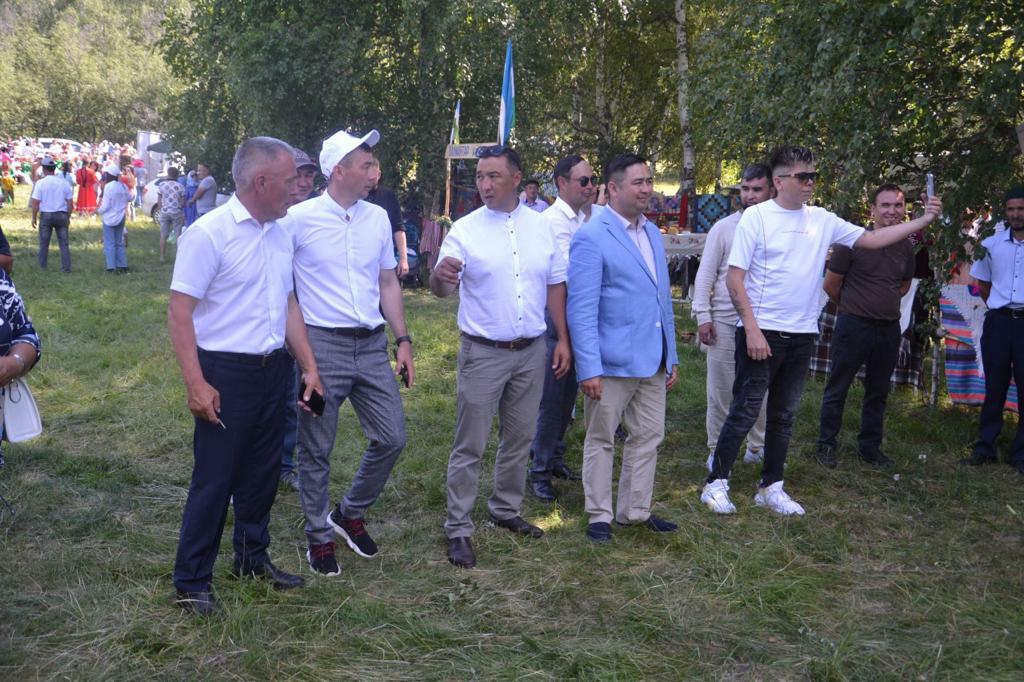 В Башкирии открыли памятник сказителю Габиту Аргинбаеву