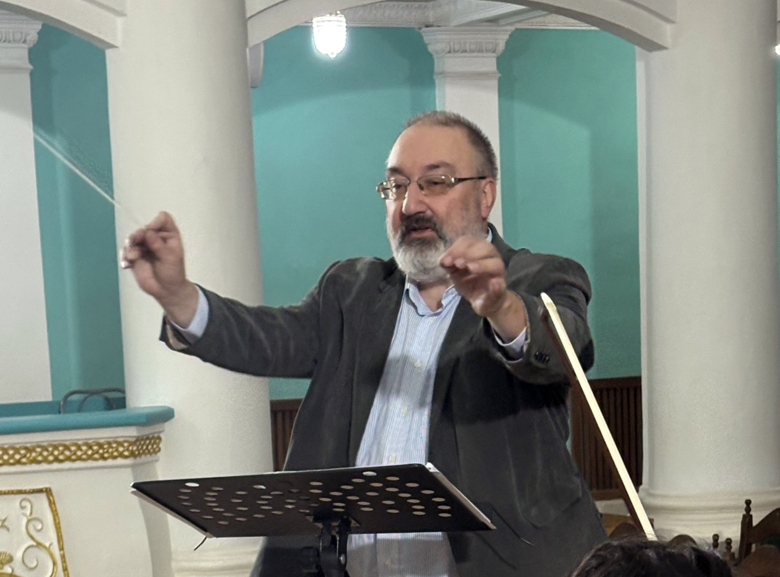 автора Научить тому, чтобы музыка зазвучала, дано не каждому.