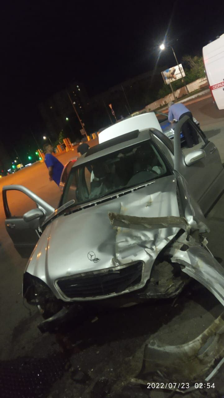 В Уфе пьяные водители атаковали дома и машины