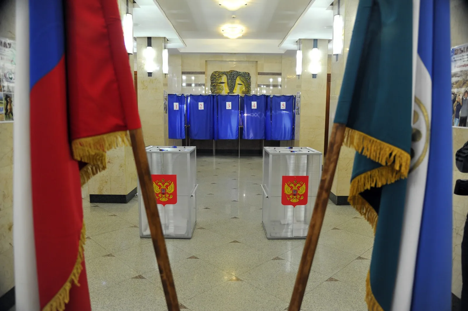 Раиф БАДЫКОВ Участковые избирательные комиссии снабжены всем необходимым.