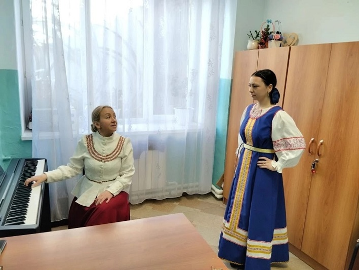 В Башкирии студенты и преподаватели колледжа надели национальные костюмы