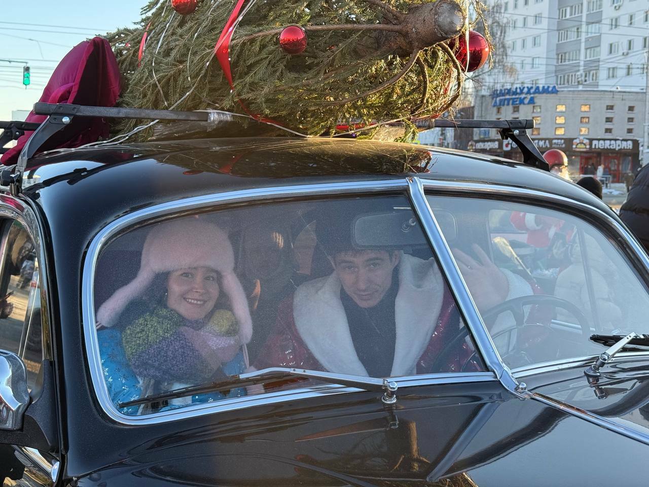 Ратмир Мавлиев поделился снимками с пробега ретромобилей