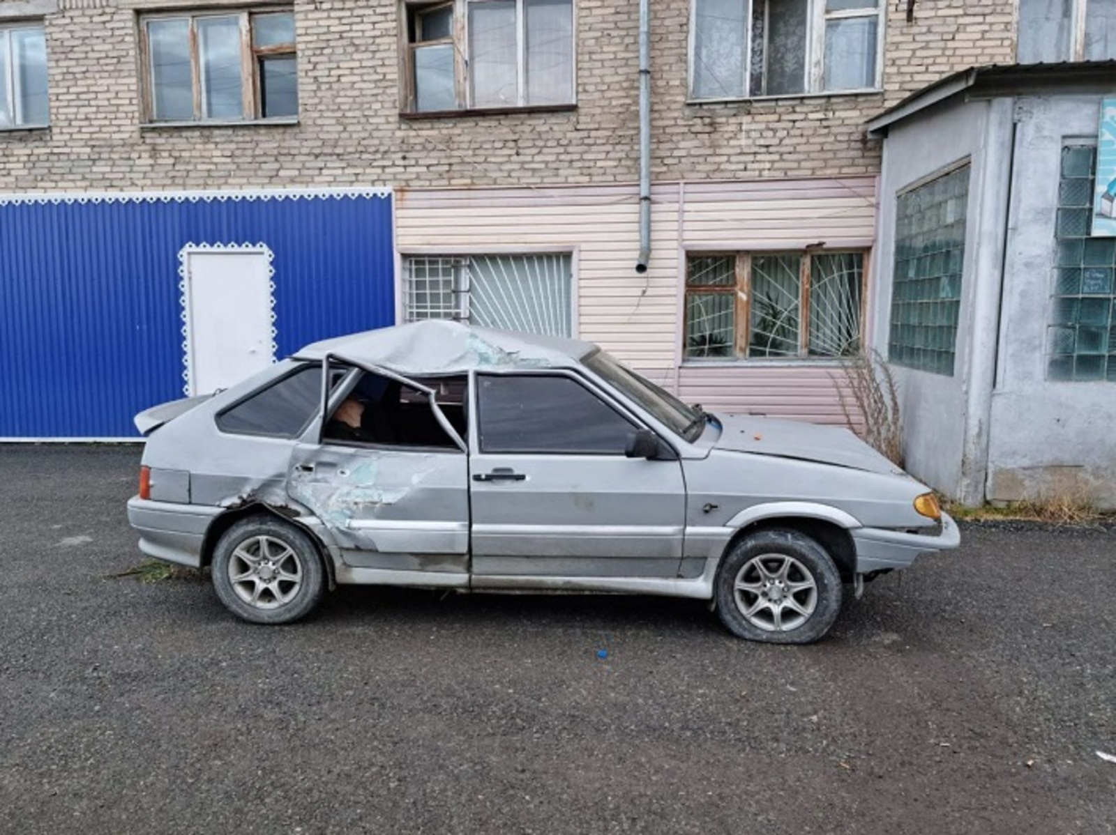В Башкирии пьяный водитель без прав врезался в знак, пассажир скончался