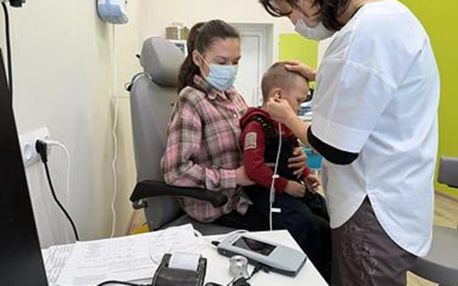В Учалинскую детскую поликлинику поступило новое оборудование для проверки слуха