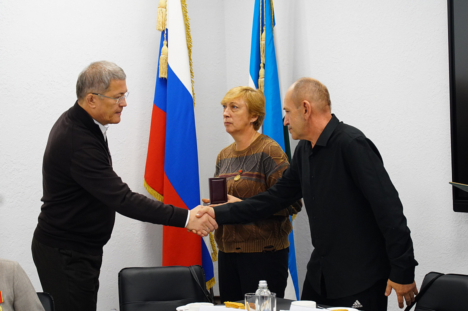 Глава Башкирии передал ордена генерала Шаймуратова семьям погибших бойцов