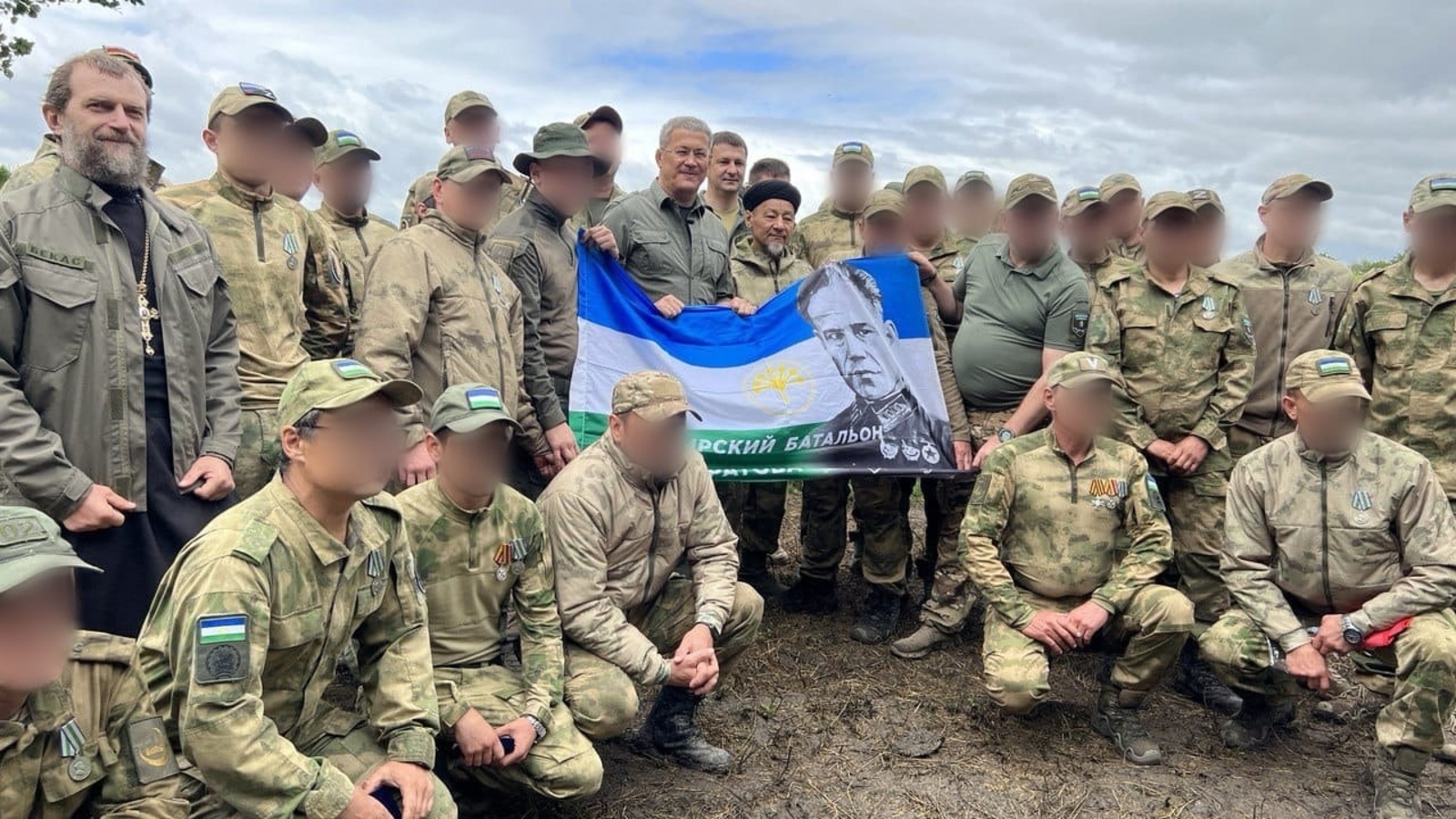 В зоне СВО Радий Хабиров наградил медалями бойцов батальона Шаймуратова