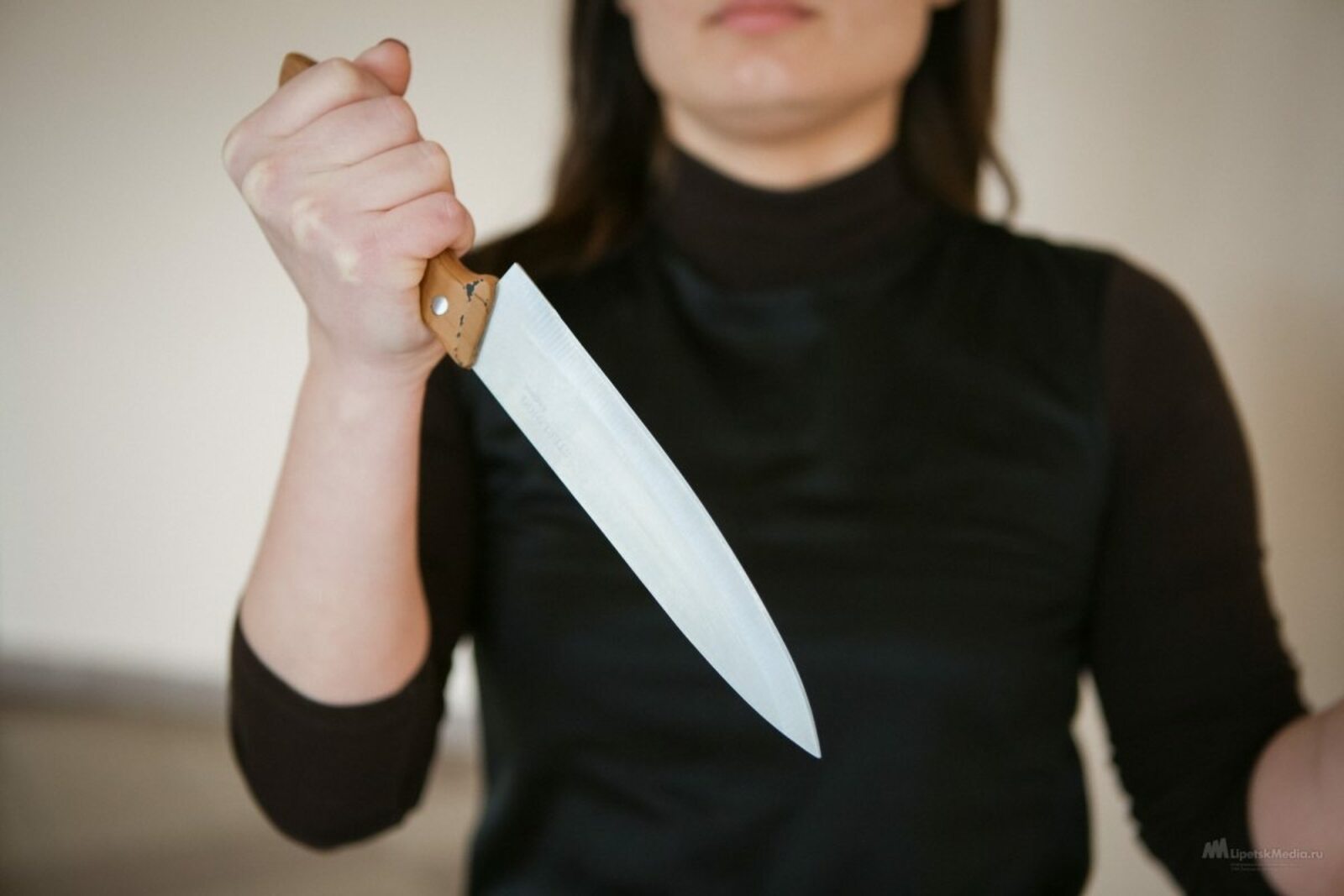 В Башкирии официантка вонзила нож в грудь мужчины
