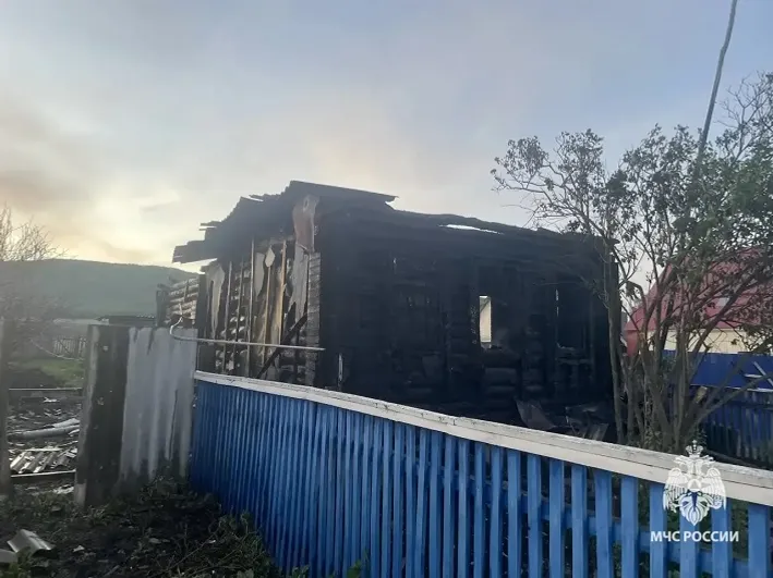 В Башкирии у многодетной семьи сгорел дом