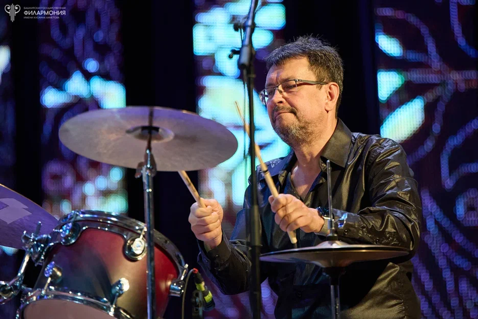 После пятилетнего перерыва в Уфе с триумфом выступил саксофонист Олег Киреев