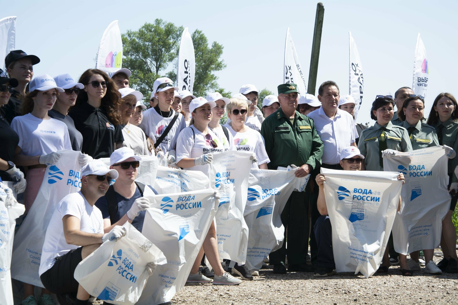 В Стерлитамаке местные жители расчистили берег реки Белой